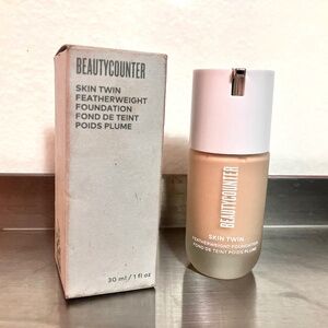 Beautycounter Skin Twin Featherweight foundation Fair150 (New in box)